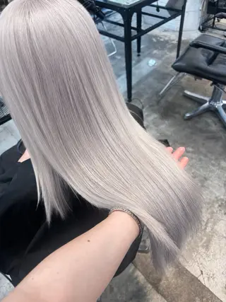 ロング カラー ヘアアレンジ 🎨ハイトーン/ 切りっぱなし みつきのヘアスタイル