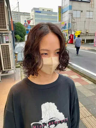 ミディアム パーマ 小関 仁晴のヘアスタイル