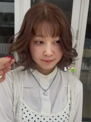 ミディアム カラー ヨシノ マナウのヘアスタイル