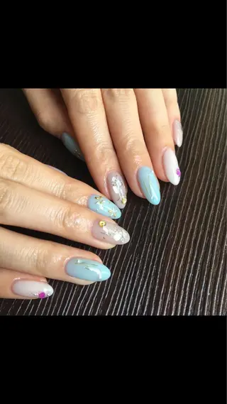 ネイル 里見 麗のネイルデザイン