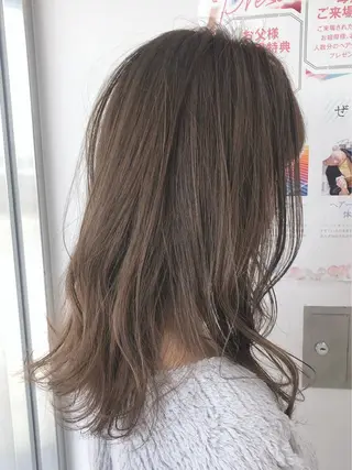 セミロング カラー 🪞笹川 🪞のヘアスタイル
