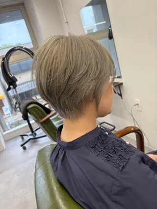 ショート カラー SHAFT Ieiriのヘアスタイル