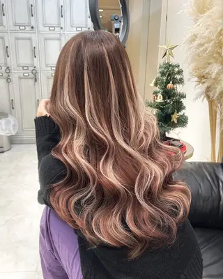 ロング カラー ANKH CROSS 🦋mako🦋のヘアスタイル