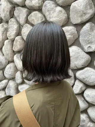 ショート 透明感オリーブ🫒/ ブリーチなしWカラーのヘアスタイル