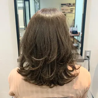 ミディアム 伊良波 香里のヘアスタイル