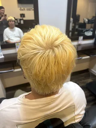 ミディアム カラー RYOMA/メンズカ ット/スキンフェードのヘアスタイル