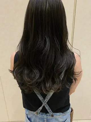 ロング 小倉 沙織のヘアスタイル