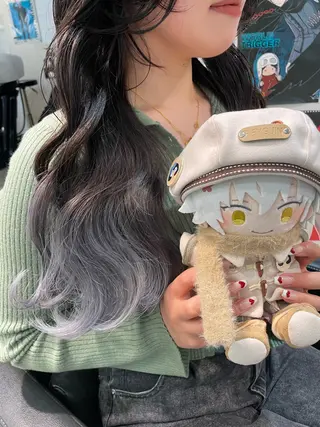 ロング カラー インナーカラー 推し ブリーチ 髪質改善のヘアスタイル