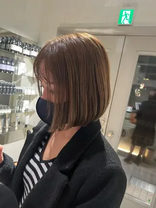 ショート カラー カジュアルを女っぽく 𝗮𝘆𝗮𝗰𝗼のヘアスタイル
