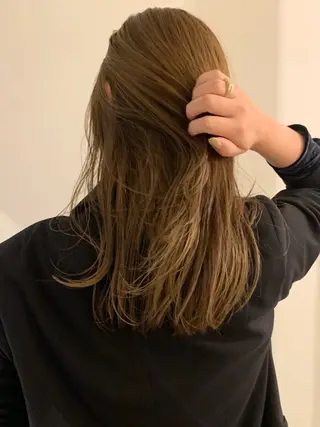 セミロング カラー 落合希 Olivebeigeのヘアスタイル