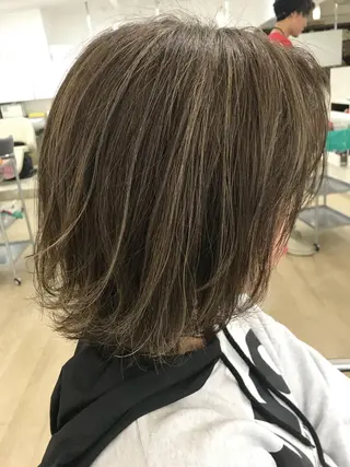 ショート カラー レイヤーカット 西村あきやのヘアスタイル
