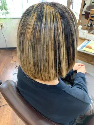 ショート レイヤーカット、 大人可愛い　中村美羅のヘアスタイル
