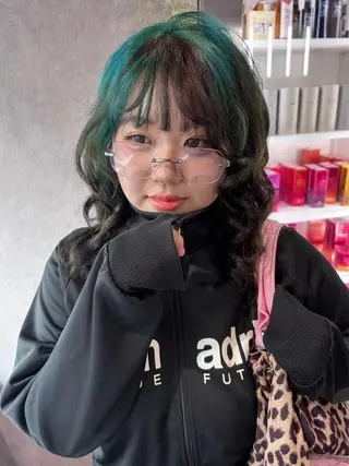 セミロング カラー ヘアアレンジ color.nail 🫧ionaのネイルデザイン