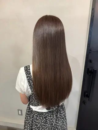 カラー もも ボブ/艶カラーのヘアスタイル