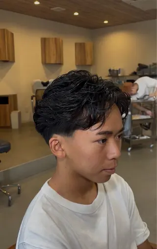 ショート パーマ メンズ 吉田 到真のヘアスタイル