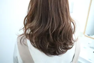 ミディアム セミロング カラー soins de MaLilyのヘアスタイル