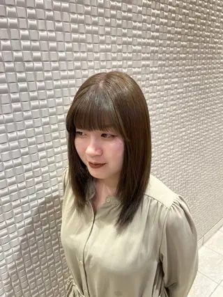 セミロング カラー 新宿 愛香のヘアスタイル