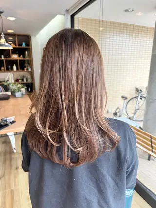 ロング カラー ツキダテ ユイのヘアスタイル