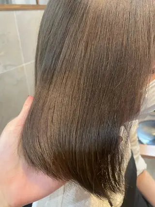 セミロング ブリーチなしベージュ カラー佐藤華厘のヘアスタイル
