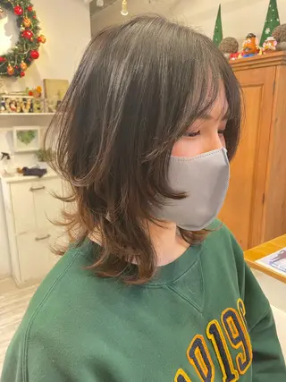 ミディアム カラー インナーカラー 推し ブリーチ 髪質改善のヘアスタイル