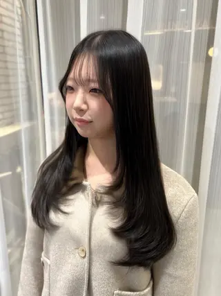 セミロング レイヤーカット 早崎太生のヘアスタイル