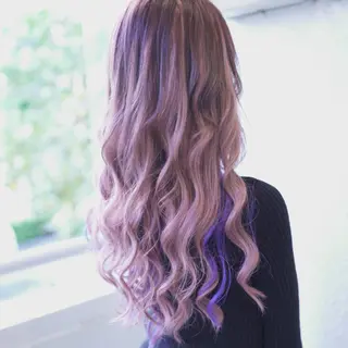 ロング カラー ヤナ マネージャーのヘアスタイル
