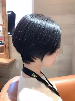ショート カラー レイヤー×艶髪特化 マネージャー安藤光司のヘアスタイル