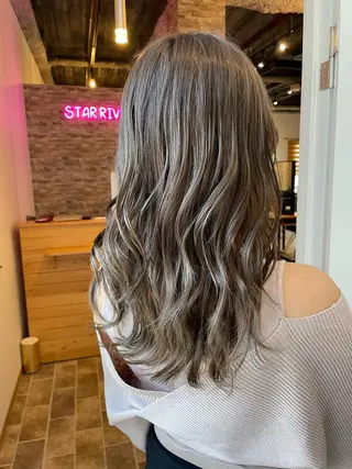 ロング カラー YUI/ ブリーチカラー🌷のヘアスタイル