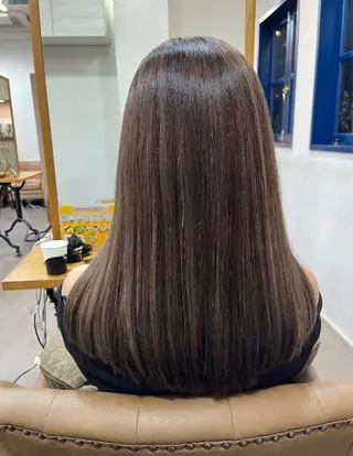 セミロング 縮毛矯正🌟カラー╱ ╱いいじまのヘアスタイル