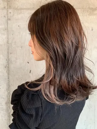 セミロング カラー レイヤー/グレージュ 🤍奥開梨恵のヘアスタイル