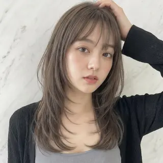 セミロング 松山彩香💎艶髪💎 ロング／透明感カラーのヘアスタイル