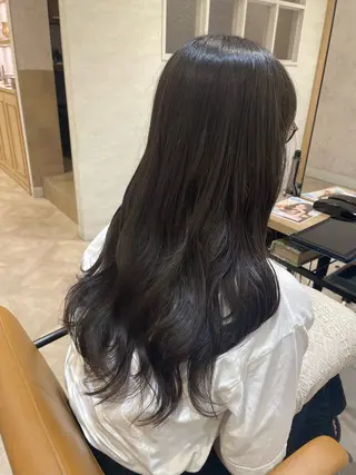 ロング カラー 透明感カラー 🩶🩵🩷AIRIのヘアスタイル