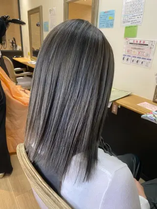 ミディアム トップスタイリスト/ アユミのヘアスタイル