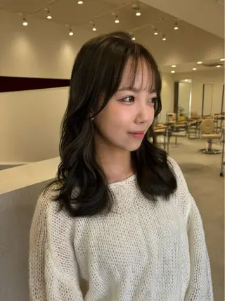 セミロング 都筑 莉佳子のヘアスタイル