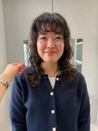 セミロング Yui. レイヤー/パーマのヘアスタイル