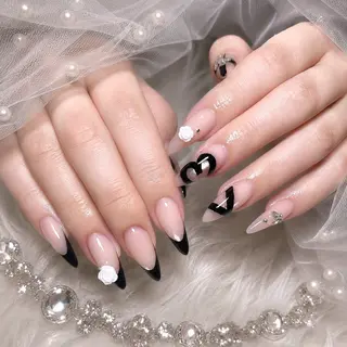 ネイル 𝑅𝑖𝑛 🫧 アクリルスカルプのネイルデザイン