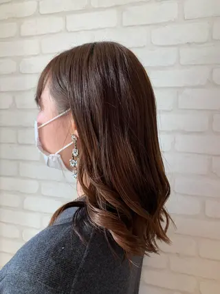 セミロング 秋葉 万柚子のヘアスタイル