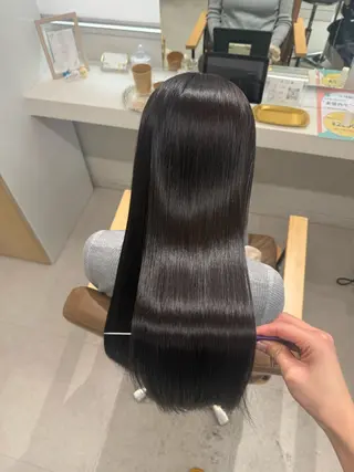 ロング カラー SLASHスラッシュ 小西結奈のヘアスタイル