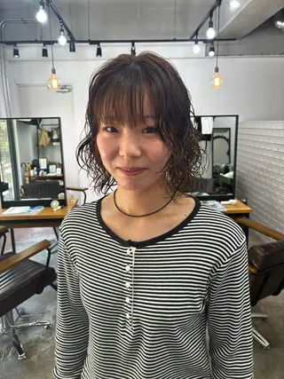 ミディアム パーマ 佐藤 芽衣のヘアスタイル
