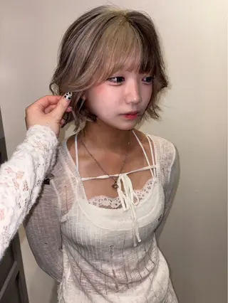 ミディアム カラー ヨシノ マナウのヘアスタイル