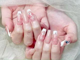 ネイル 🦋 Queenieのネイルデザイン