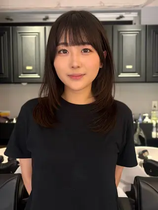 ミディアム レイヤー/ネイル COCOROのヘアスタイル