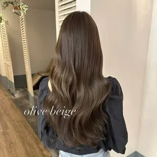 ロング カラー 安丸 結夏のヘアスタイル