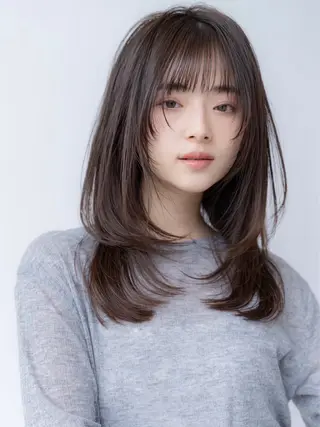 セミロング レイヤー似合わせ 透明感カラーりきやのヘアスタイル
