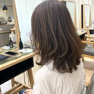 ミディアム カラー パーマ ヘアアレンジ メンズ キッズ ネイル マツエク・マツパ レイヤーカット/ 巻ける縮毛矯正のヘアスタイル