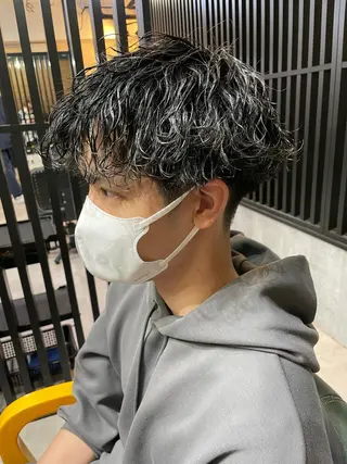 ショート パーマ メンズ 勝毛 広貴のヘアスタイル