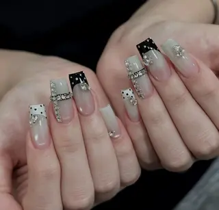 ネイル Pure&Rich Nailのネイルデザイン