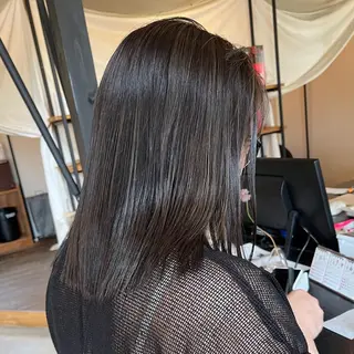 ミディアム カラー シマダ ユウナのヘアスタイル