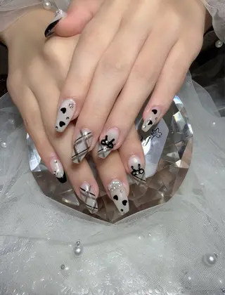 ネイル クリスタル ネイルのネイルデザイン