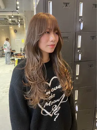 セミロング カラー 山本 望華のヘアスタイル